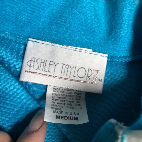 Vintage Robe Ashley Taylor Size Medium Blue Long Sleeve House Coat Embroidered - Picture 6 of 8